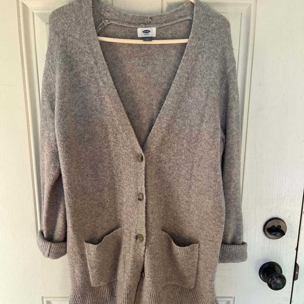 Old Navy Cardigan ❄️